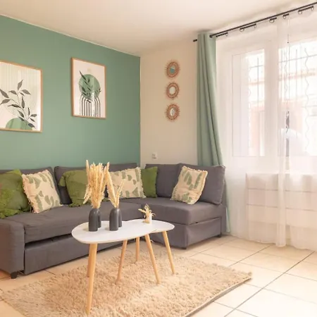 Proche Du Centre Et Metro A 2 Minutes